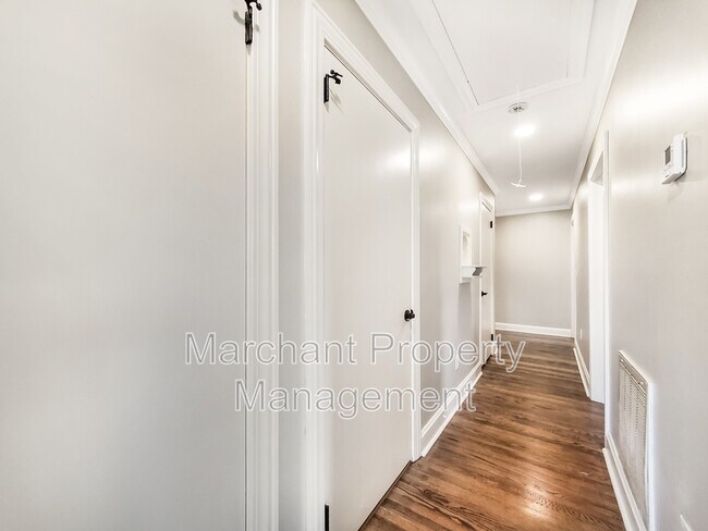 Building Photo - 103 Robin Hood Rd