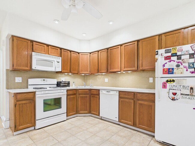 Building Photo - 557 N 16th St