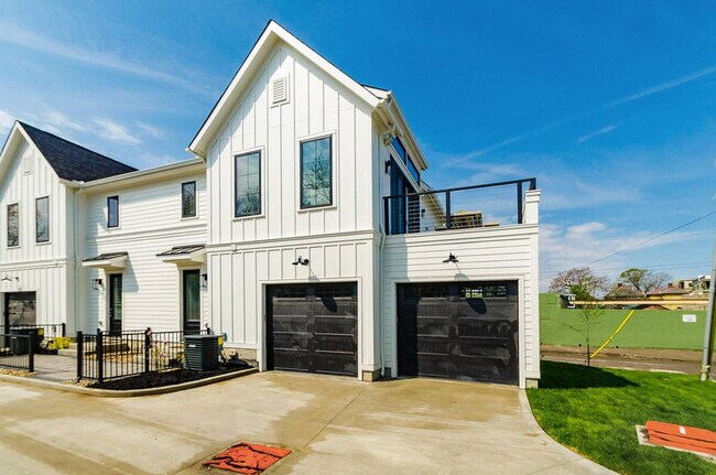 Building Photo - 1140 Hamlet St