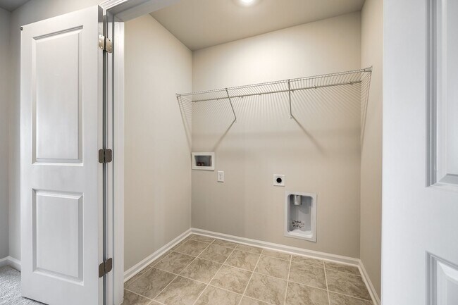 Building Photo - Beautiful 3-bedroom, 3.5 bath townhome in ...