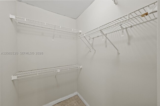 Building Photo - 1076 Coral Club Dr