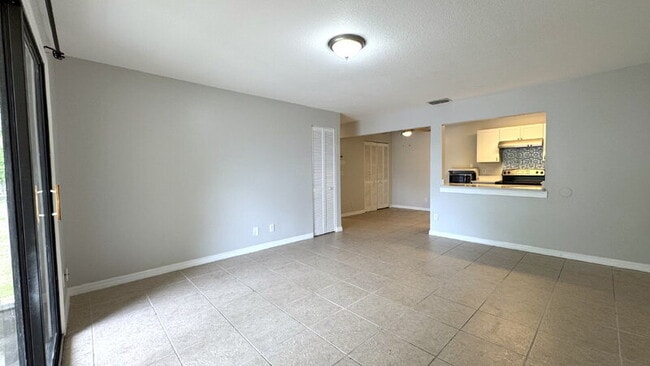 Building Photo - 3960 Oak Trail Run