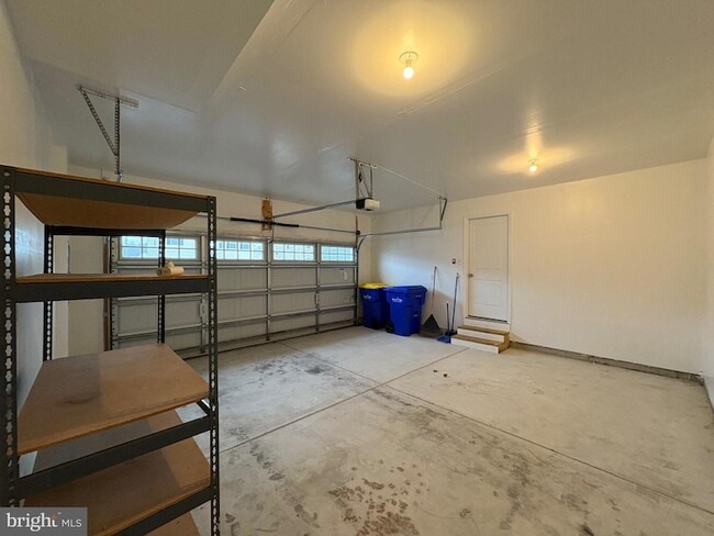 Building Photo - 27003 Greenleaf Dr