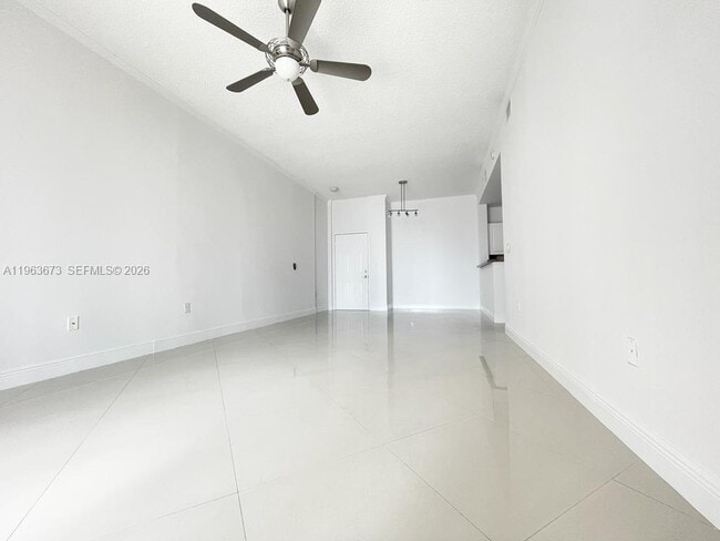 Building Photo - 520 SE 5 Ave