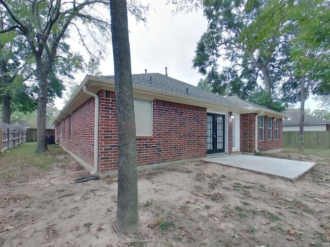 Building Photo - 729 Forest Ln Dr