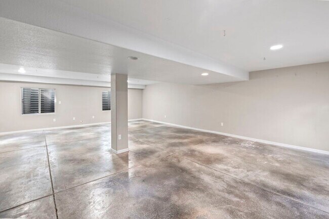 Building Photo - 626 Rolling Rock Point