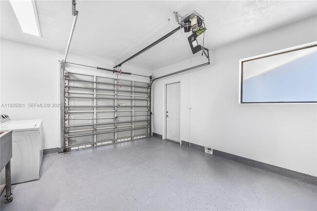 Building Photo - 218 SE 2nd St