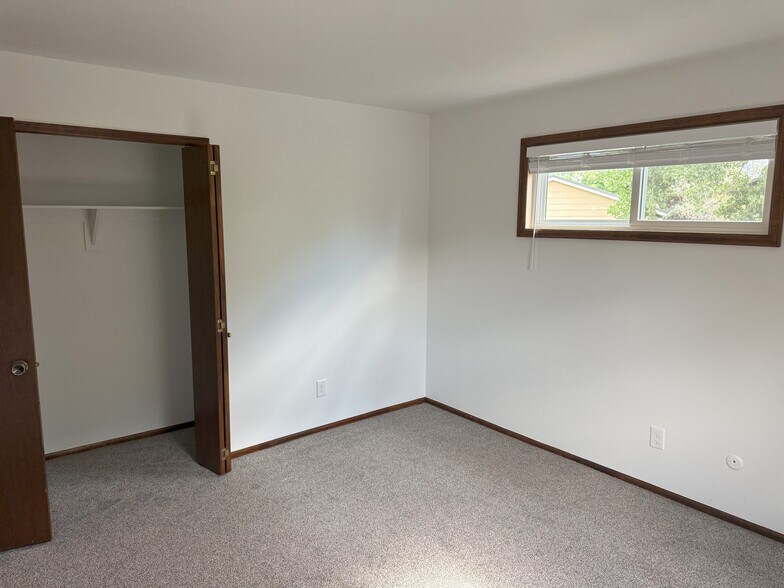 Building Photo - 7135 W Clifton Ave
