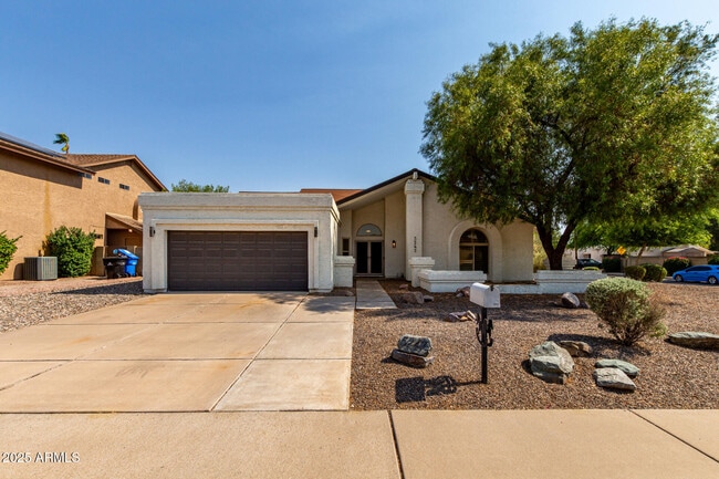 Building Photo - 5247 E Paradise Ln