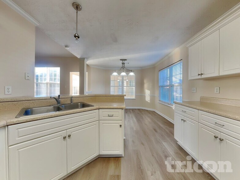 Building Photo - 7617 Senators Ridge Dr