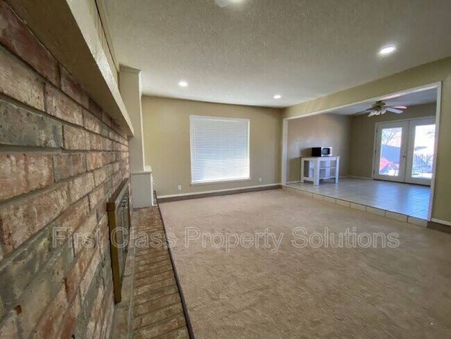 Building Photo - 6609 Laurel Rd