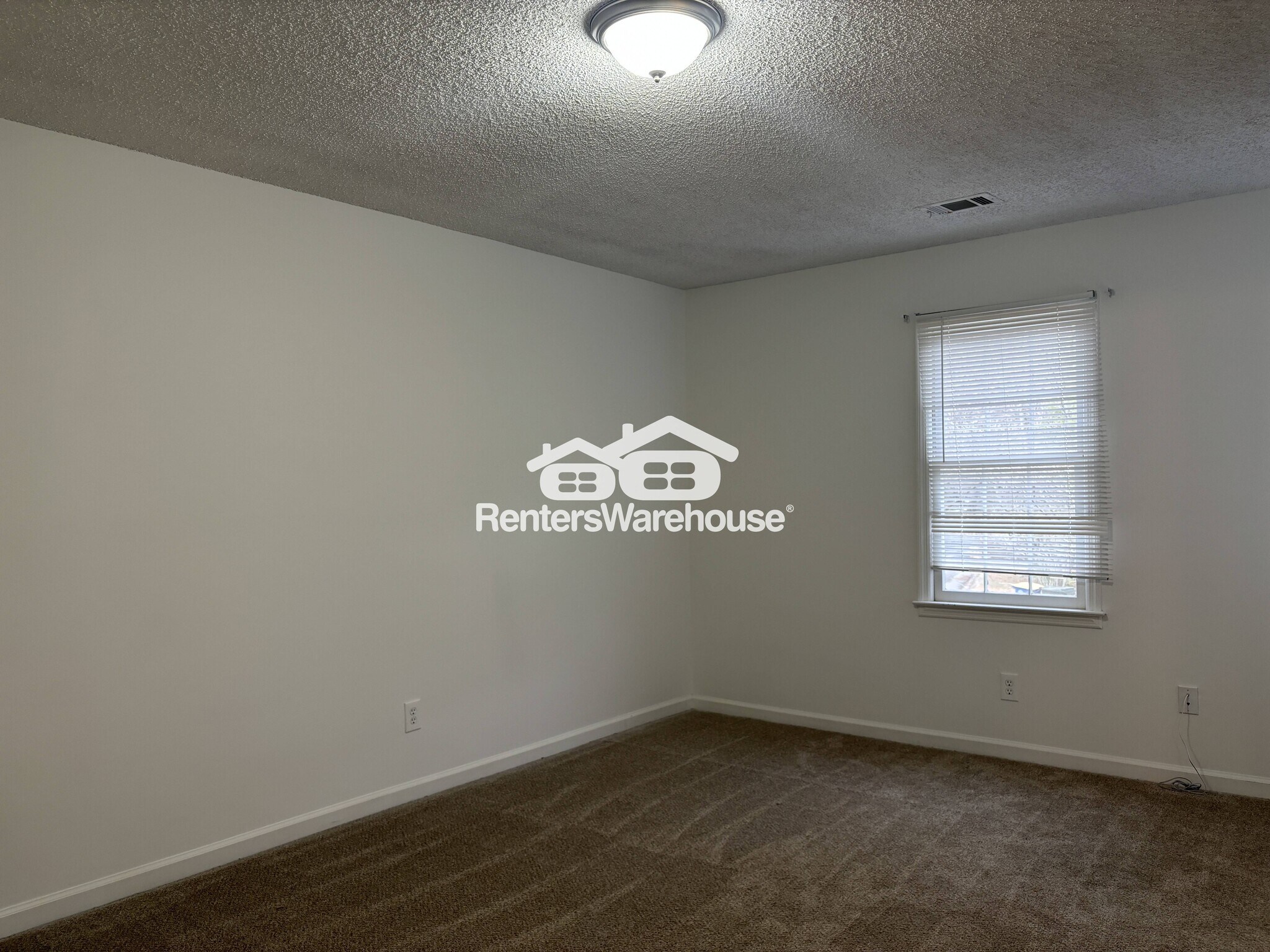 Building Photo - 1140 Country Club Pl