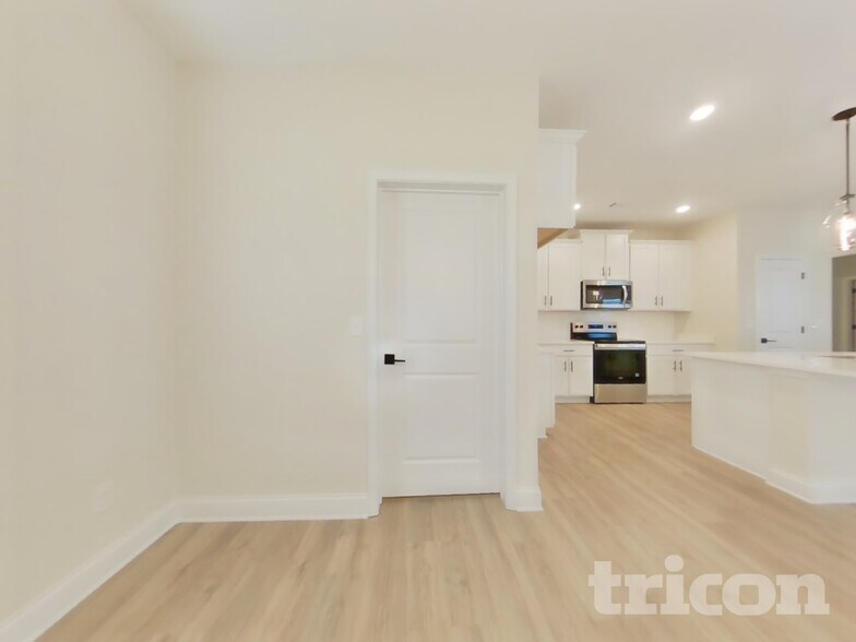 Building Photo - 615 Cantrell Dr