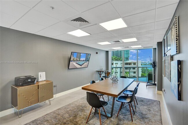 Building Photo - 480 NE 30th St