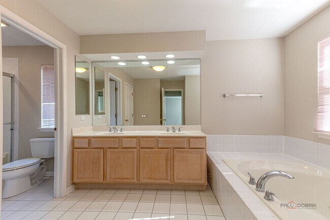 Building Photo - 4225 Henry Way