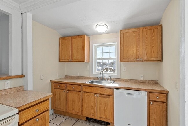 Building Photo - 88 Baker St