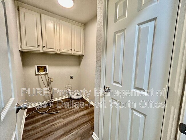 Building Photo - 7729 Red Oak St