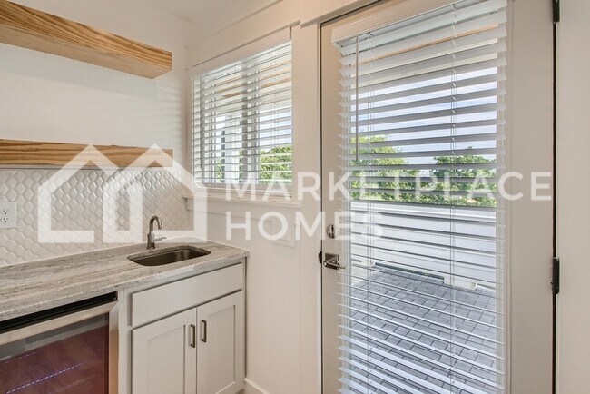 Building Photo - 518 Yokley Rd