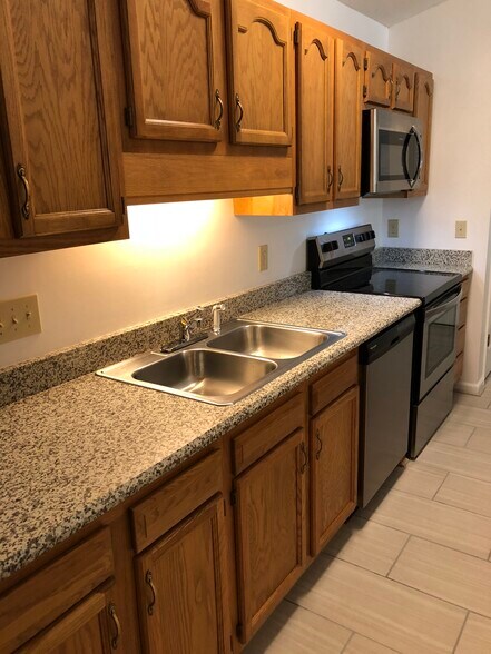 Building Photo - 3701 Cotswold Ter