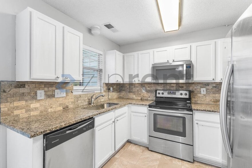 Building Photo - 922 Treasure Pl SW