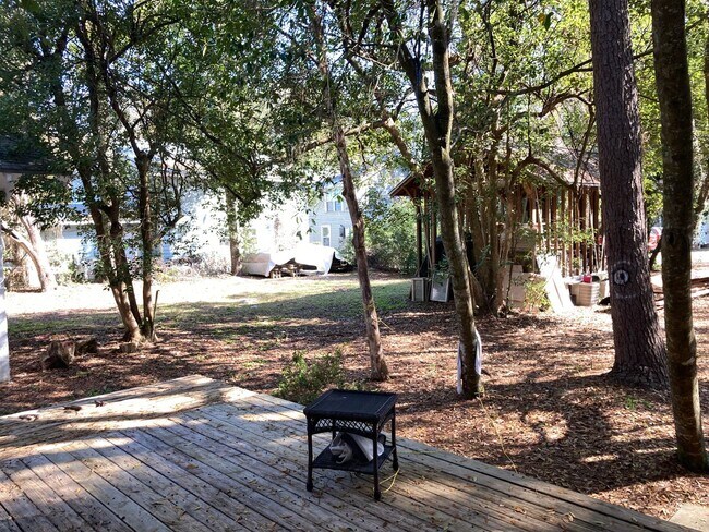 Building Photo - Beautiful, Large 3 Bedroom House Steps fro...