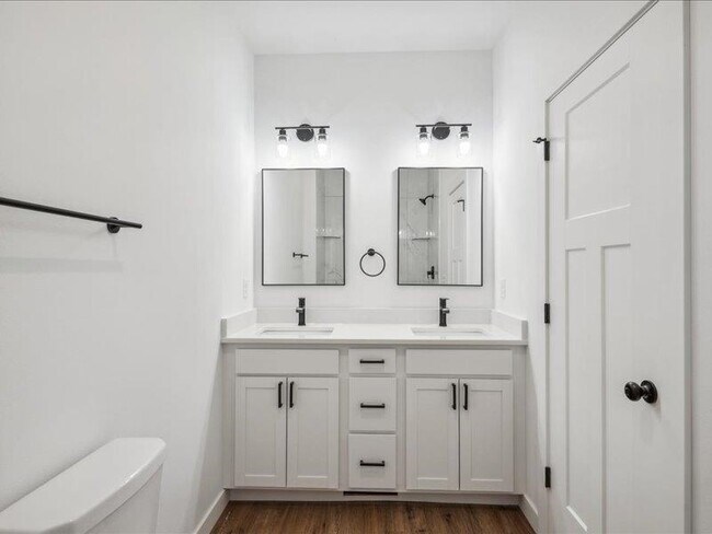 Building Photo - 808 Windam Dr