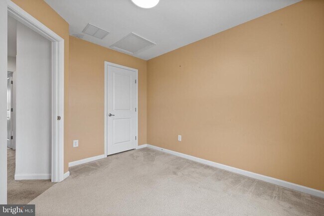 Building Photo - 110 Topaz Dr