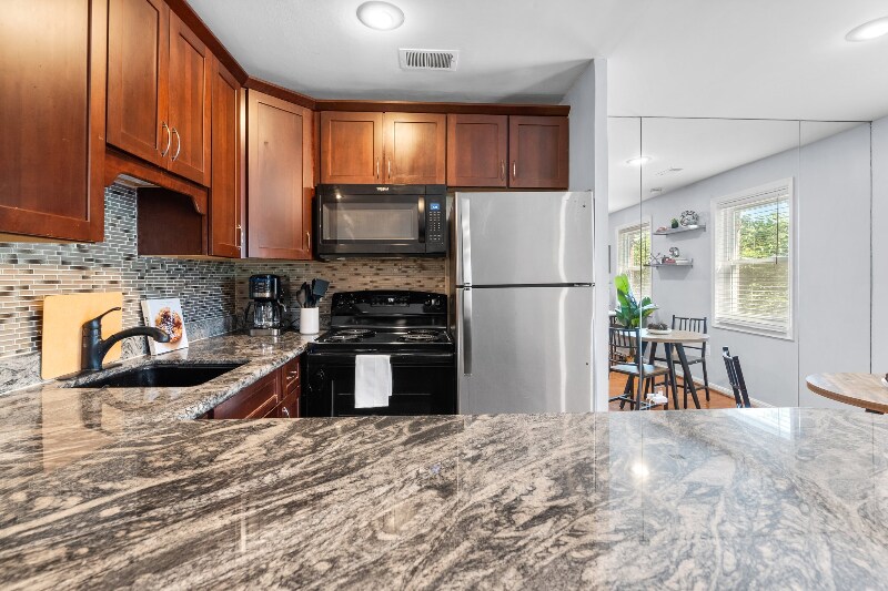 Building Photo - 11770 Carriage House Dr