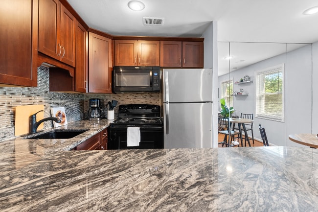 Building Photo - 11770 Carriage House Dr