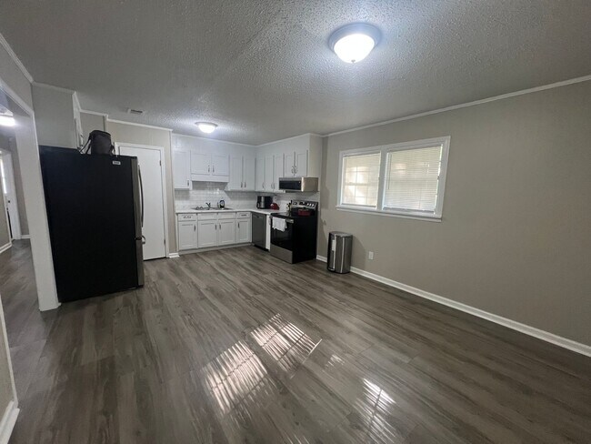 Building Photo - 3502 Willow Ln