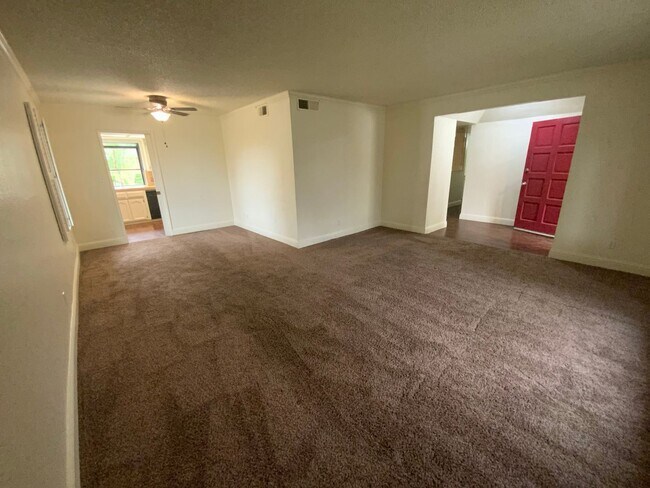 Building Photo - 3 br, 2 bath House - 404 N. Renn Ave