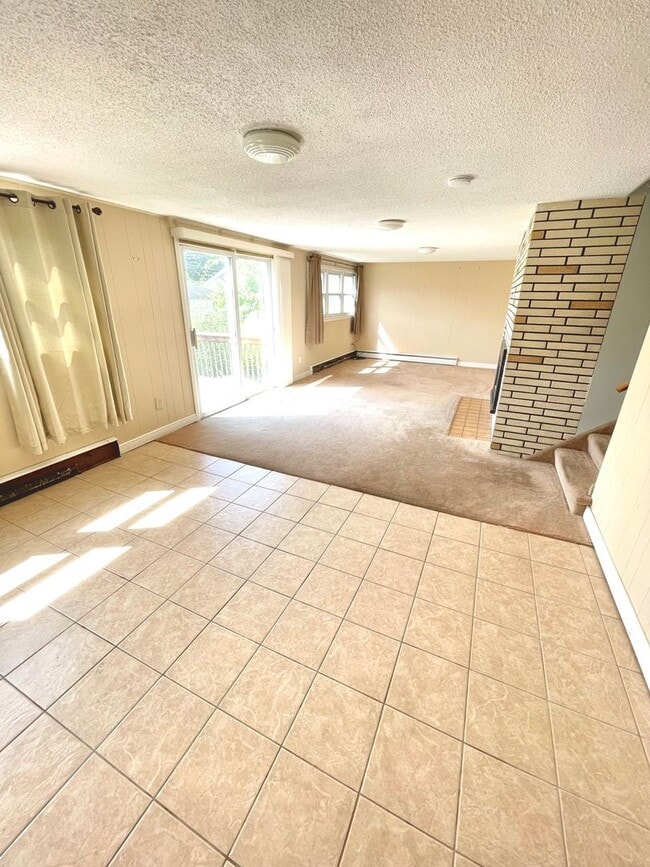 Building Photo - AVAILABLE AUGUST 18TH - Gorgeous 3 Bed 2 b...