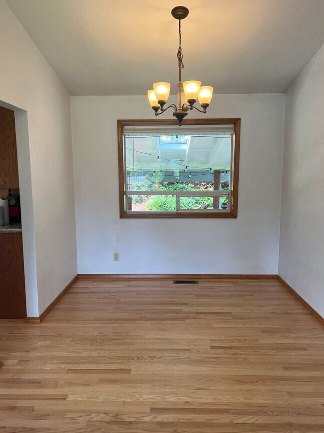 Building Photo - 3 bedroom 2.5 bathroom Home in Lake Steven...