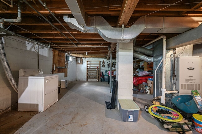 Building Photo - 212 American Ave