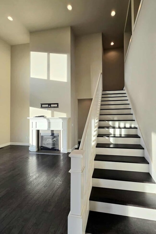 Building Photo - Large 3 bedroom, 3 bath newer build in sought after East Wenatchee neighborhood!