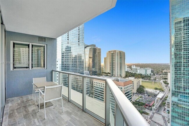 Building Photo - 1300 Brickell Bay Dr