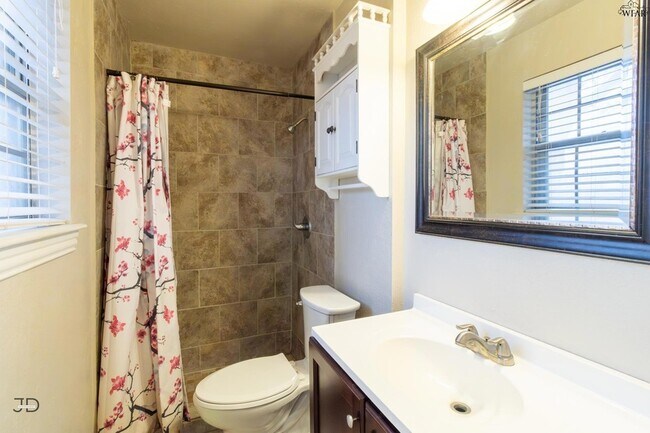 Building Photo - 4646 Sierra Madre Dr