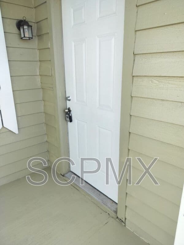 Building Photo - 2653 Lawrence Ave