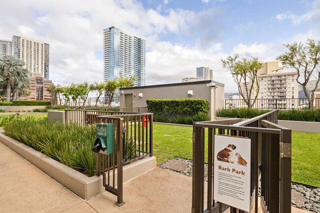 Building Photo - 1555 Kapiolani Blvd