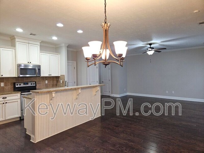 Building Photo - 905 Glenhaven Dr