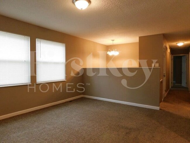 Building Photo - 2489 Millvalley Dr