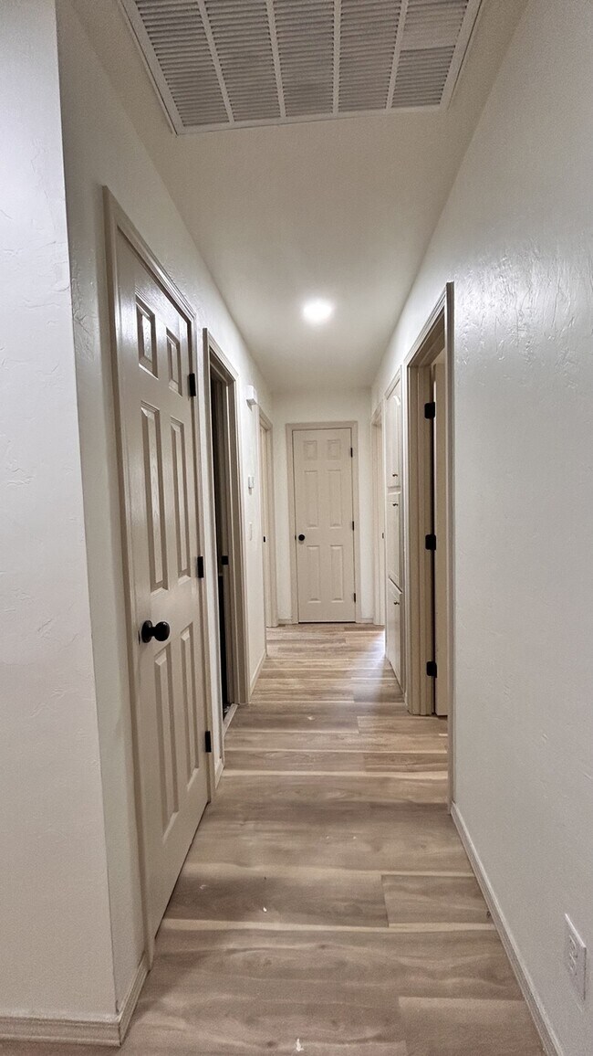 Building Photo - 726 Garden Grove