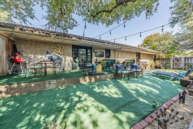 Building Photo - Coming Soon! Spacious 3 Bed, 2 Bath Duplex in the Heart of Overton West