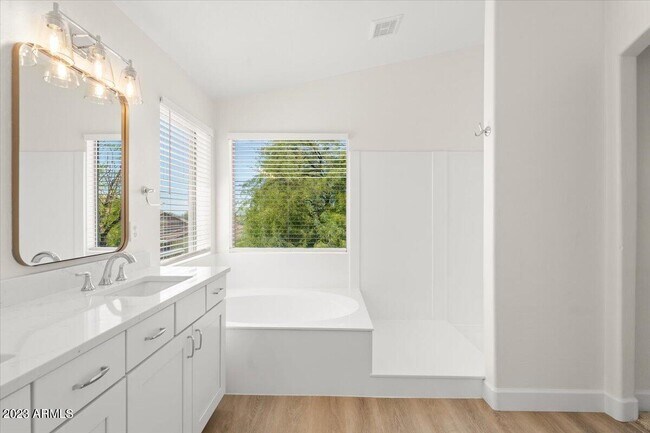 Building Photo - 10410 E Morning Star Dr