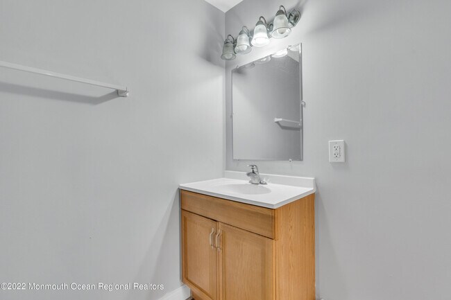 Building Photo - 5 Dugans Ln