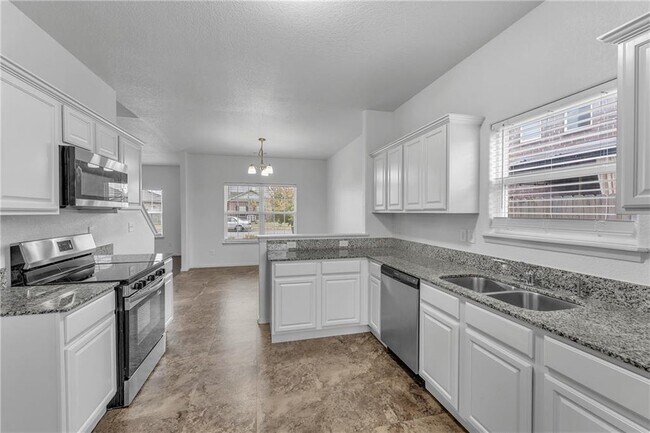 Building Photo - 4404 SW Gallatine Ave