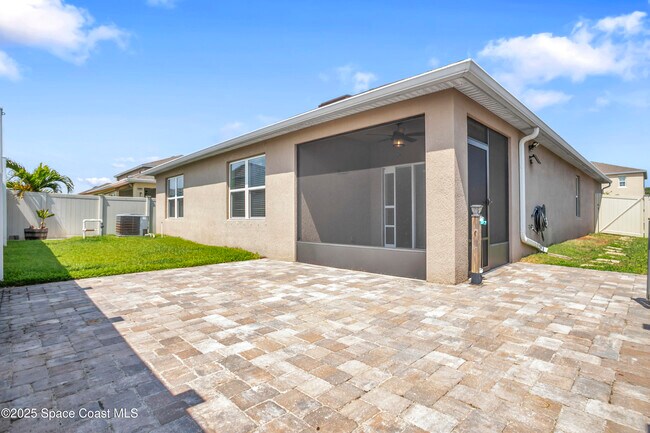 Building Photo - 975 Newton Cir