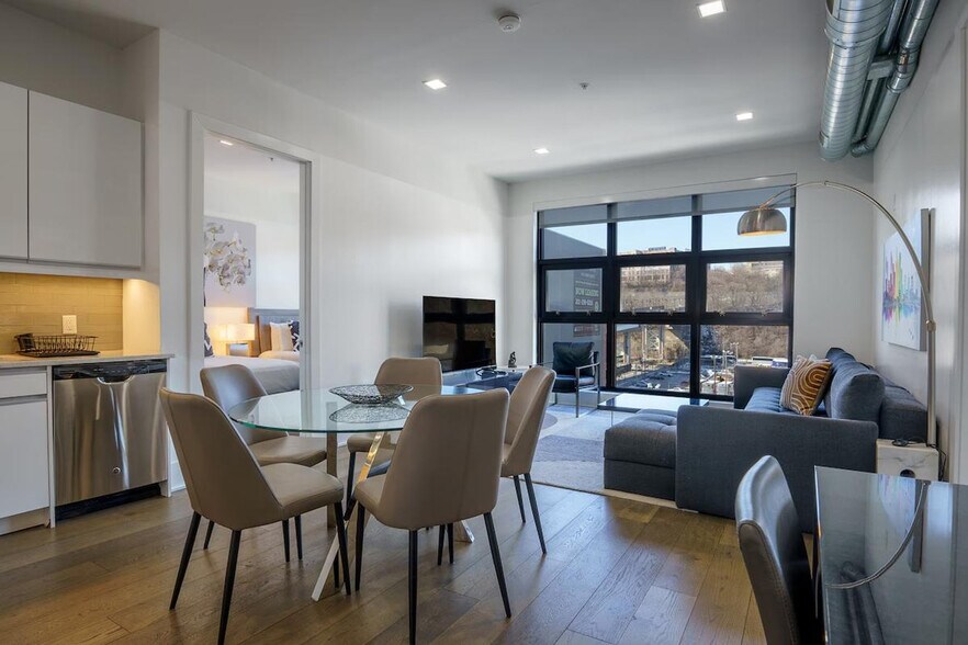 Building Photo - 1414 Grand St