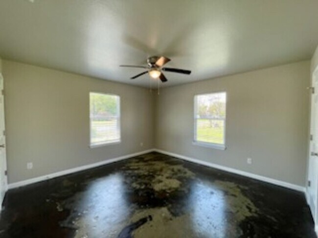 Building Photo - 3001 9th St