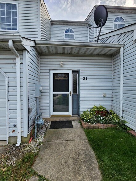 Primary Photo - 21 Caraway Ct